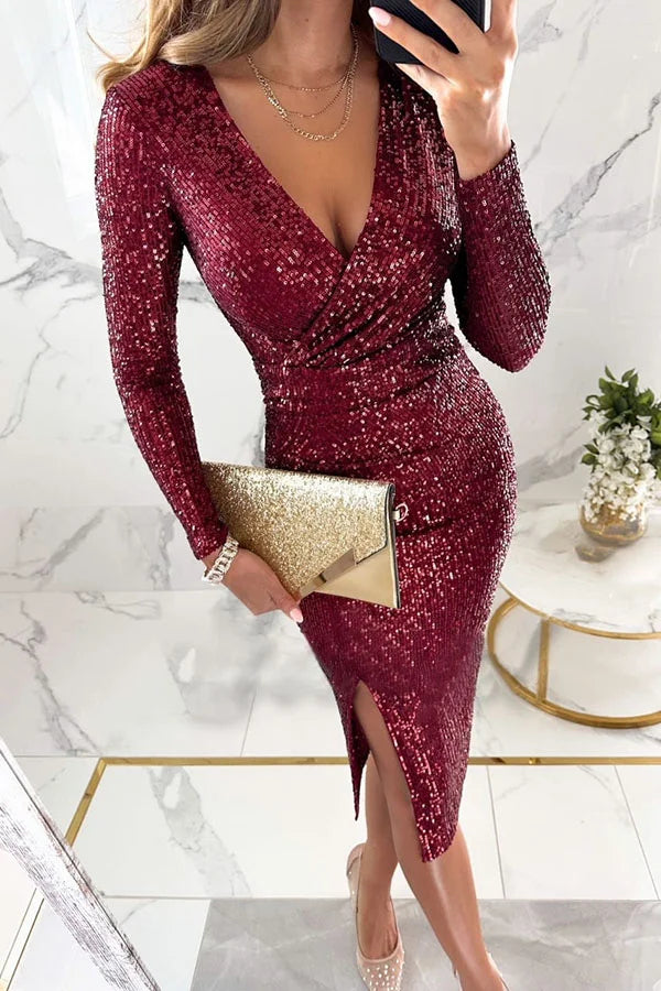 Robe mi-longue fendue sur le côté à manches longues et sequins, personnage principal