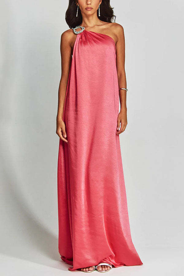 Robe longue ample à une épaule en satin avec détails métalliques Charming Glance