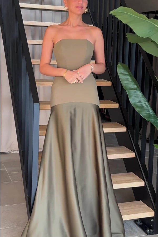 Zeitlose Eleganz – Trägerloses Maxikleid aus Satin mit Patchwork-Muster