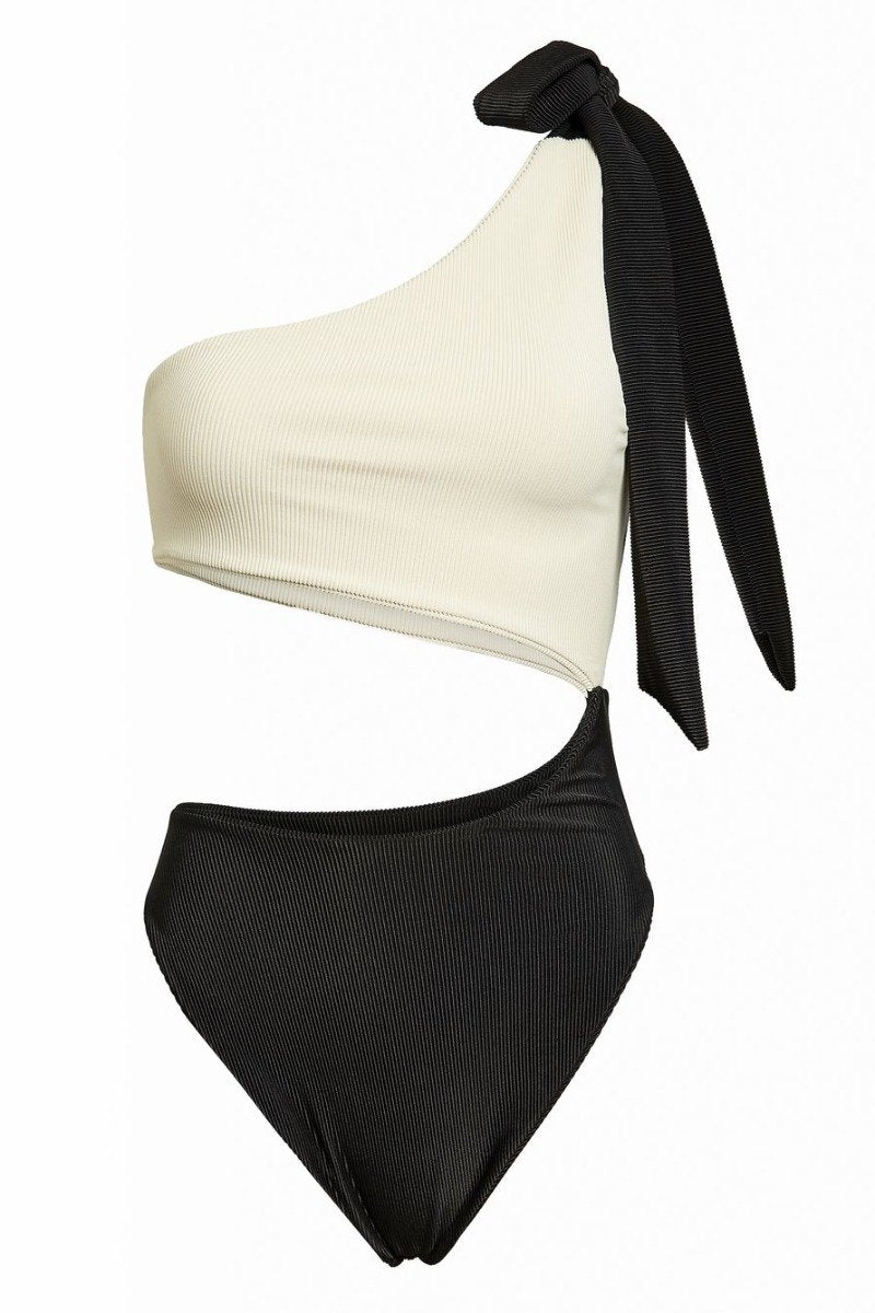 One Shoulder Bandage Design White One-piece Swimsuit