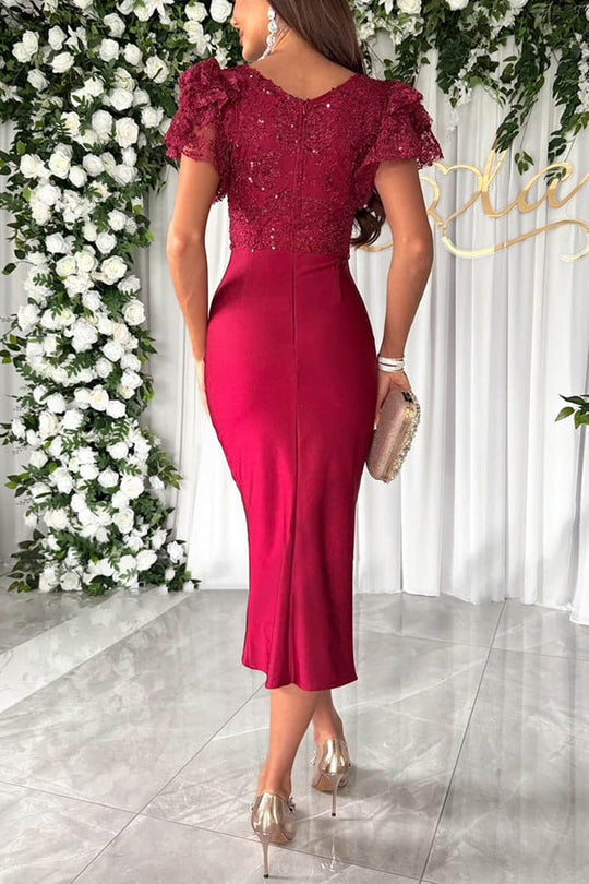 Robe mi-longue luxueuse en dentelle et satin à volants et manches froncées 
