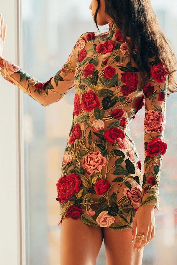 Robe courte à manches longues et appliques florales Rosie Moments 