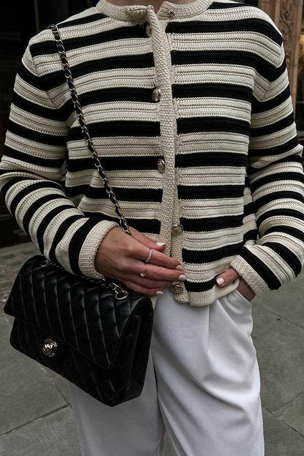 Gestreifte Strickjacke im kleinen Duftstil