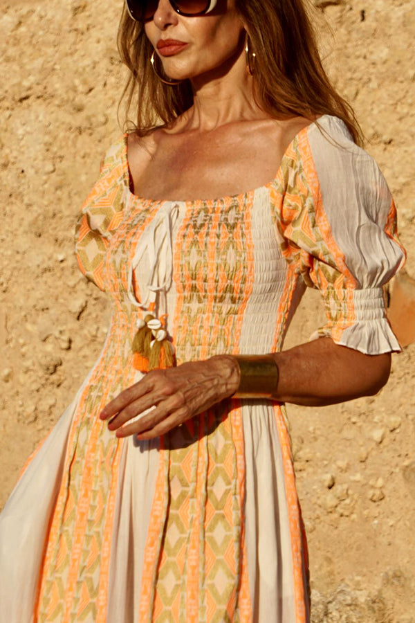 Robe à manches longues avec coutures tendance
