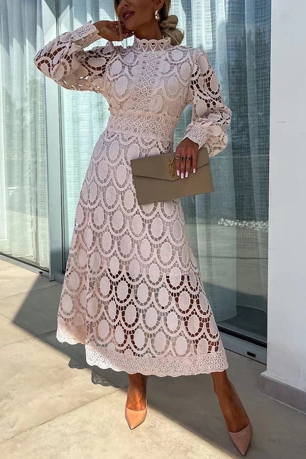 Robe mi-longue de soirée romantique, sensuelle et élégante en dentelle au crochet à manches lanternes 