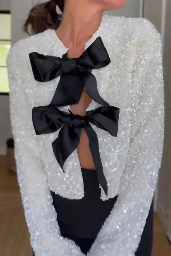Deux façons de célébrer la veste à paillettes avec nœud sur le devant 