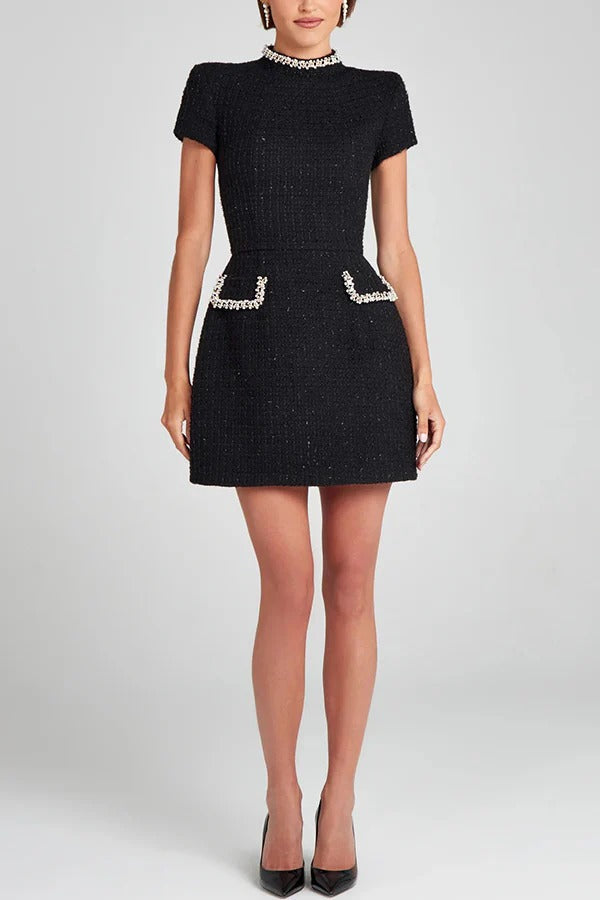 Robe courte à manches courtes et poches en tweed, exquise et ludique, avec bordure en perles