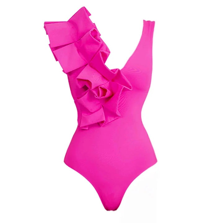 Maillot de bain une pièce rose à une épaule et paréo 
