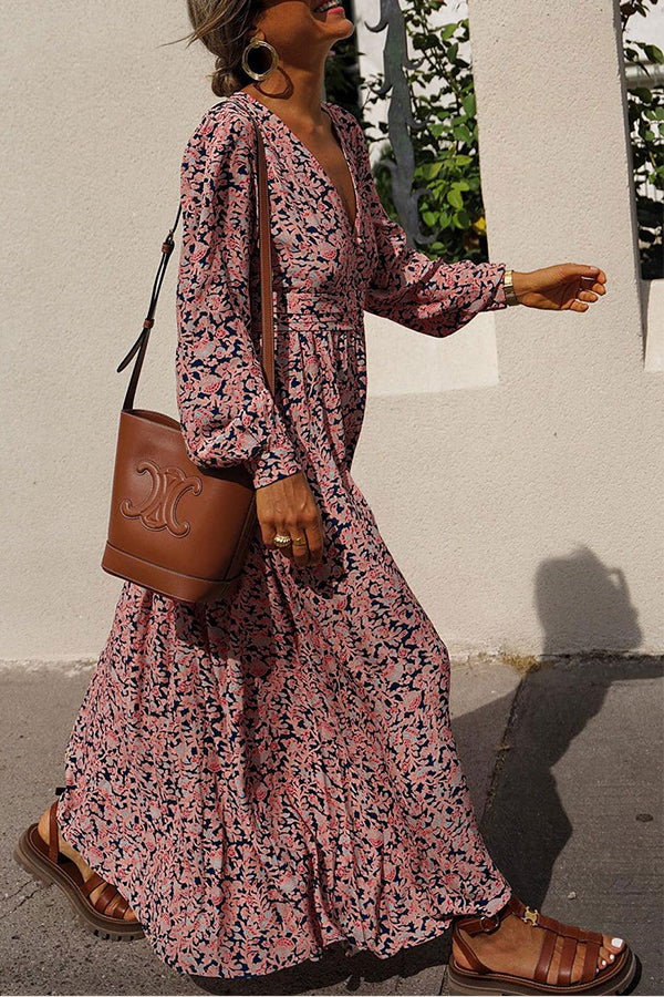Robe longue boutonnée à imprimé floral multicolore et décolleté plongeant