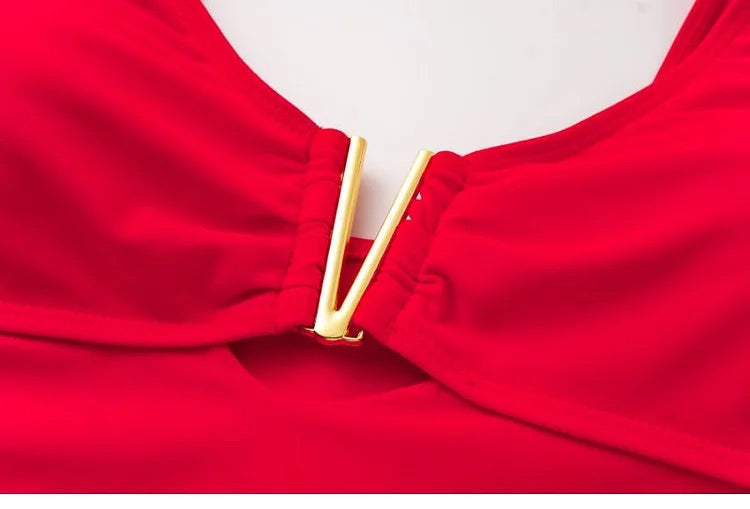 Maillot de bain une pièce à lacets et volants et paréo 