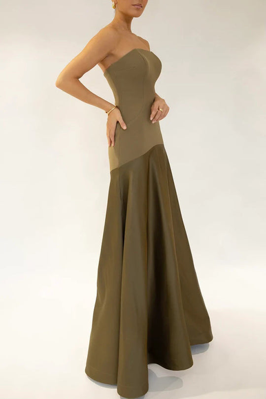Robe longue évasée bustier en satin patchwork à l'élégance intemporelle