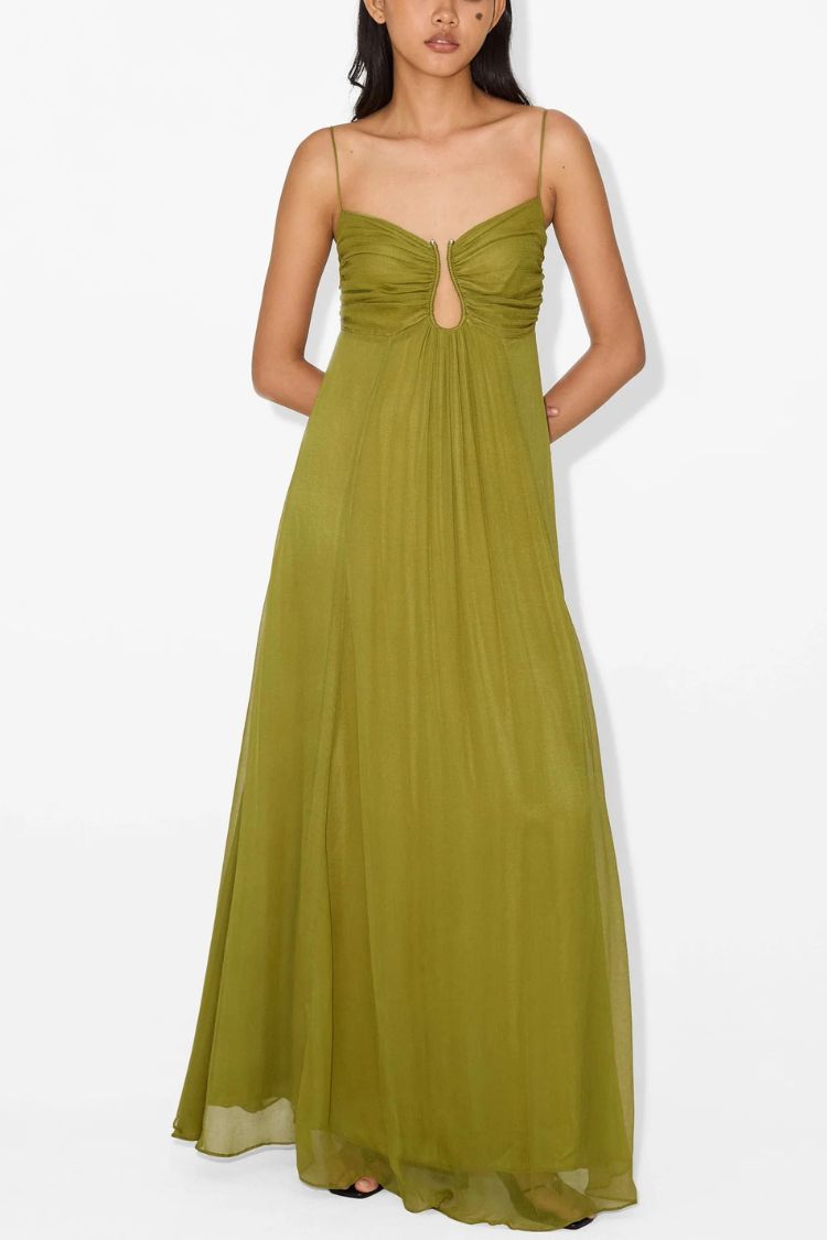 Weiches und elegantes A-Linien-Maxikleid mit gesmoktem Metall-Höhlendesign auf der Rückseite