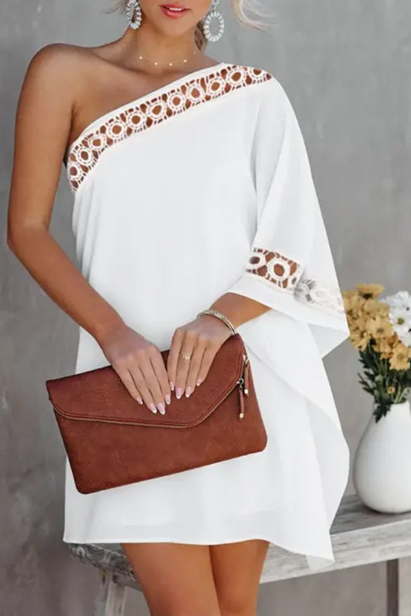 Lässiges One-Shoulder-Kleid aus kontrastierender Spitze