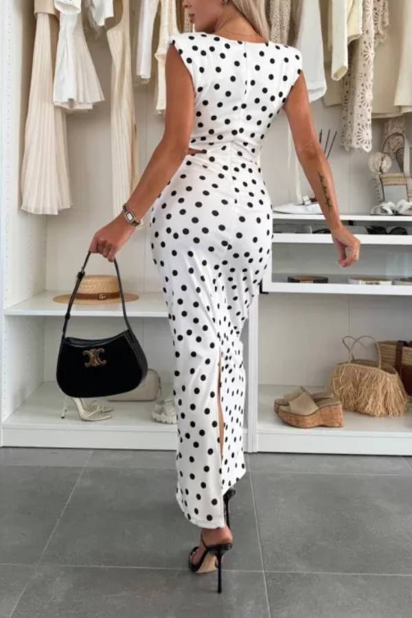 Roxane Stretch-Maxikleid mit gepunktetem Muster, Schulterpolstern, Metallausschnitten an der Taille und Schlitz