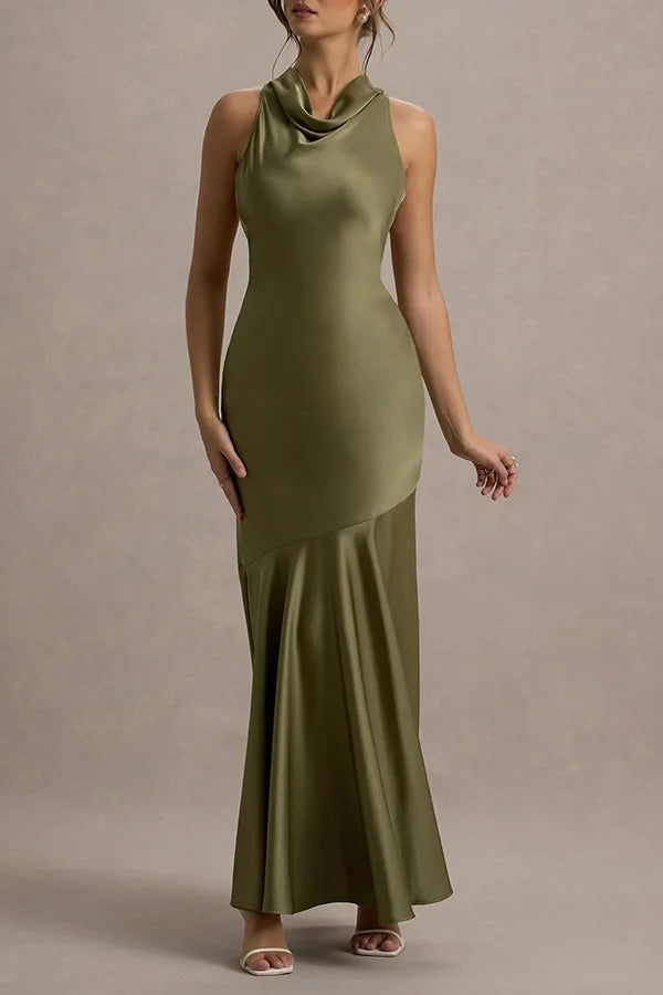 Zeitlose Eleganz – Neckholder-Maxikleid aus Satin mit Wasserfallausschnitt und Bindeband auf der Rückseite