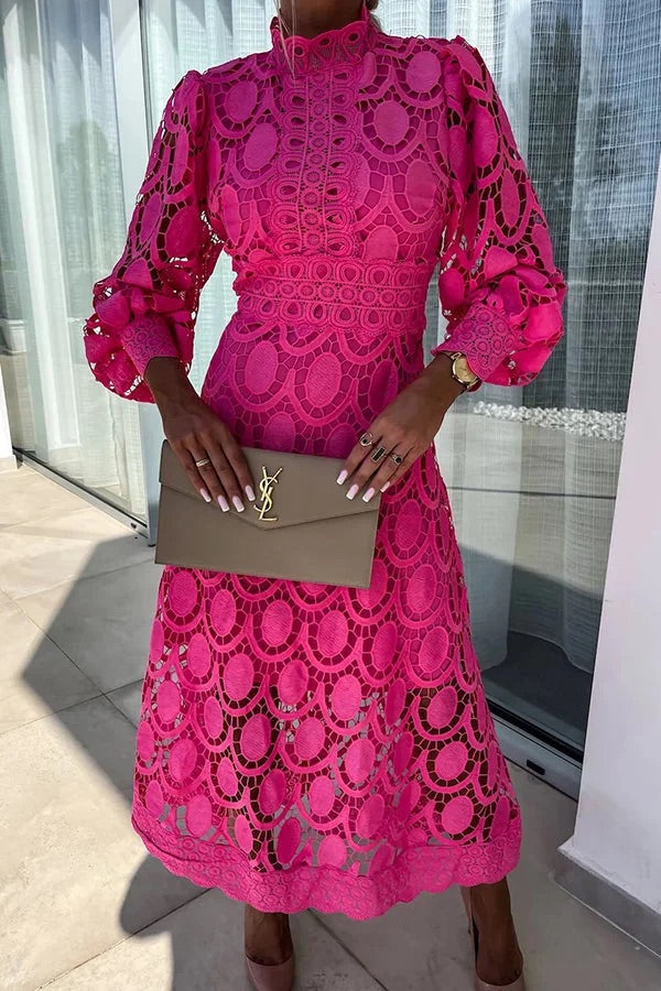 Robe mi-longue de soirée romantique, sensuelle et élégante en dentelle au crochet à manches lanternes 