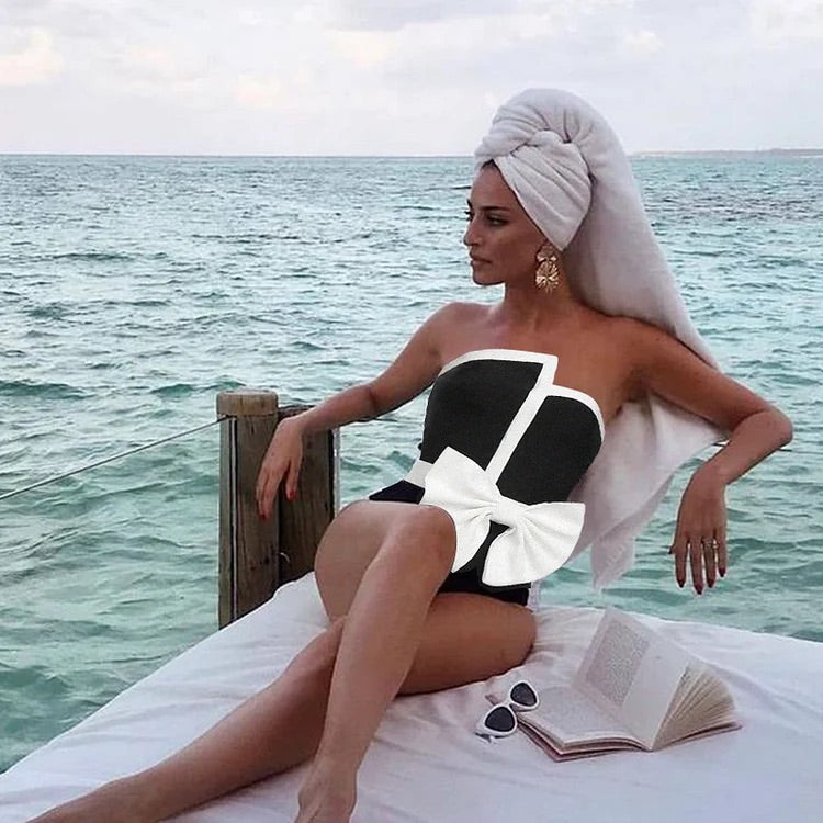 Maillot de bain une pièce avec nœud papillon et jupe à épaules dénudées 
