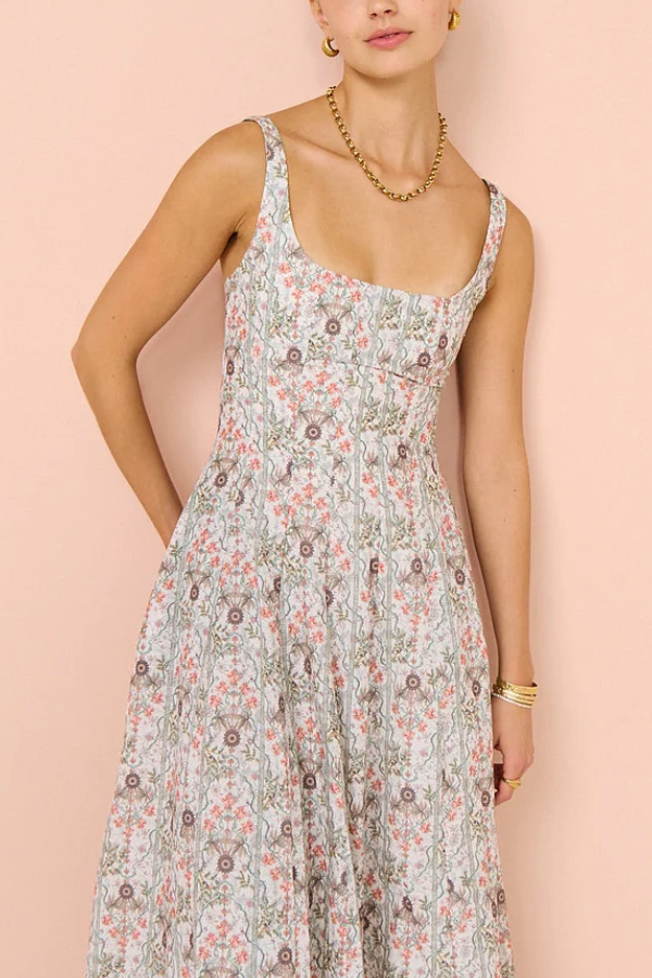Langes Kleid mit Blumenmuster und Neckholder-Taille und flachem Kragen