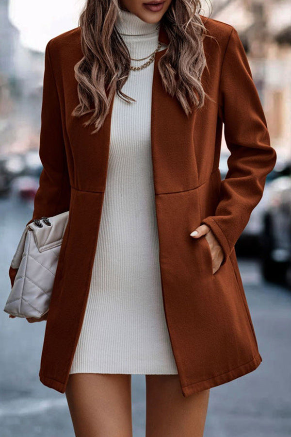 Manteau à manches longues et col montant avec poches et couleur unie