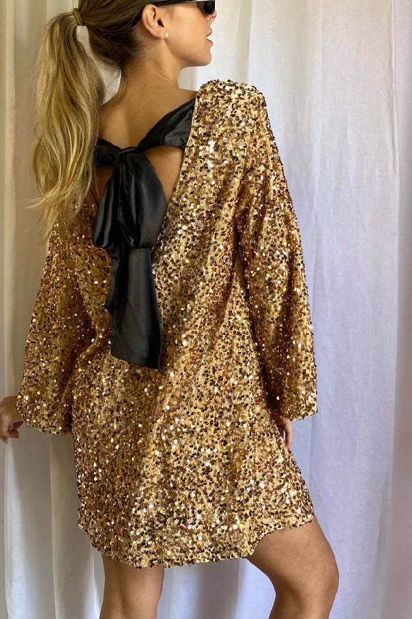 Dance All Night – Lockeres Minikleid mit Pailletten und Schleife am Rücken