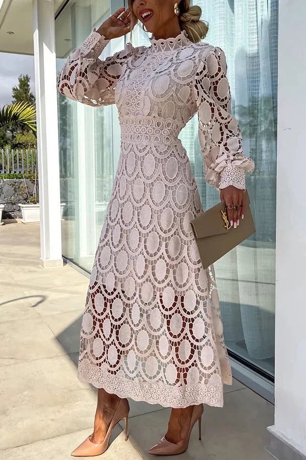 Robe mi-longue de soirée romantique, sensuelle et élégante en dentelle au crochet à manches lanternes 