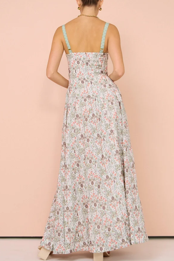 Langes Kleid mit Blumenmuster und Neckholder-Taille und flachem Kragen