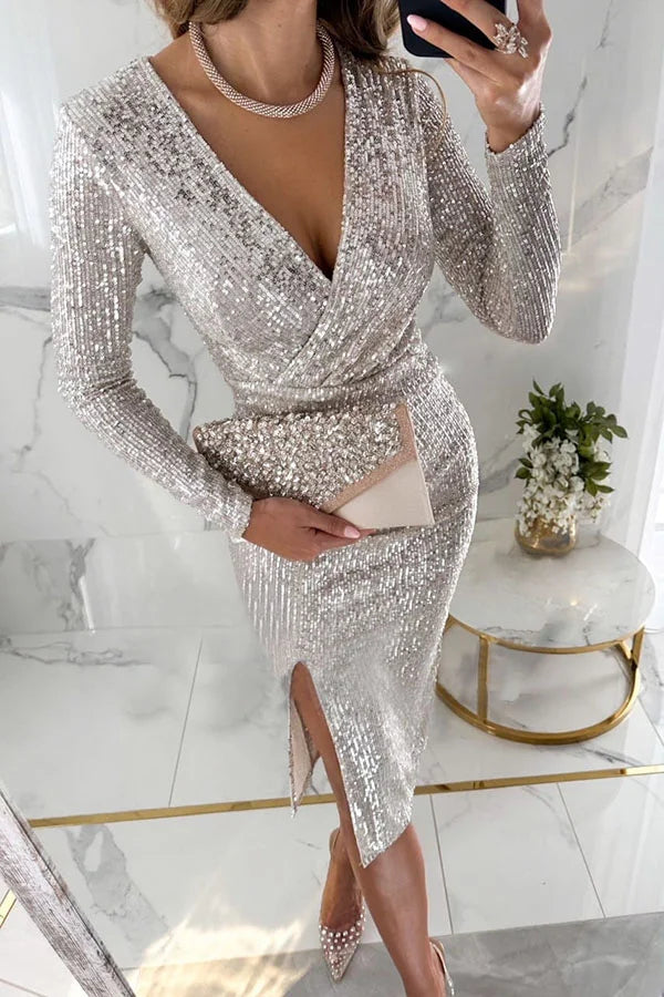 Robe mi-longue fendue sur le côté à manches longues et sequins, personnage principal