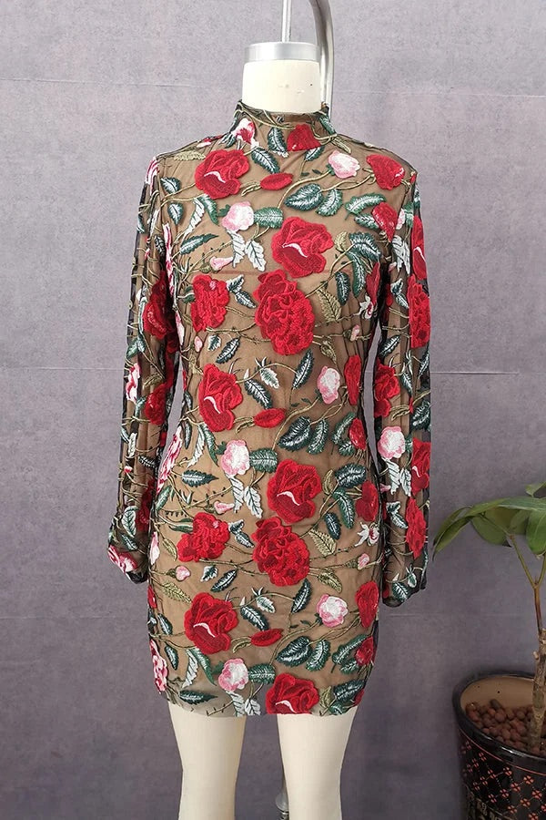 Robe courte à manches longues et appliques florales Rosie Moments 