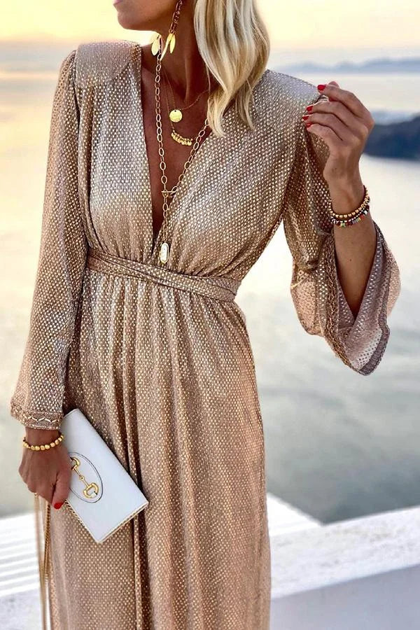 Robe de cocktail à manches cloches scintillantes et brillantes 