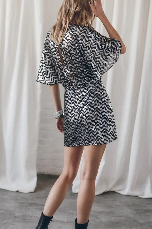 Tout sur les mini-robes de soirée à manches cloche métalliques 