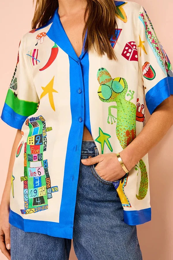 Lebendige Strand-Satin-Übergröße-Bluse mit einzigartigem Druck und Colorblock-Besatz