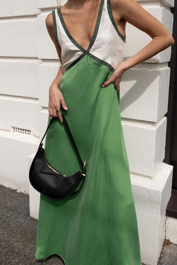 Robe chic à col en V et couleurs contrastées