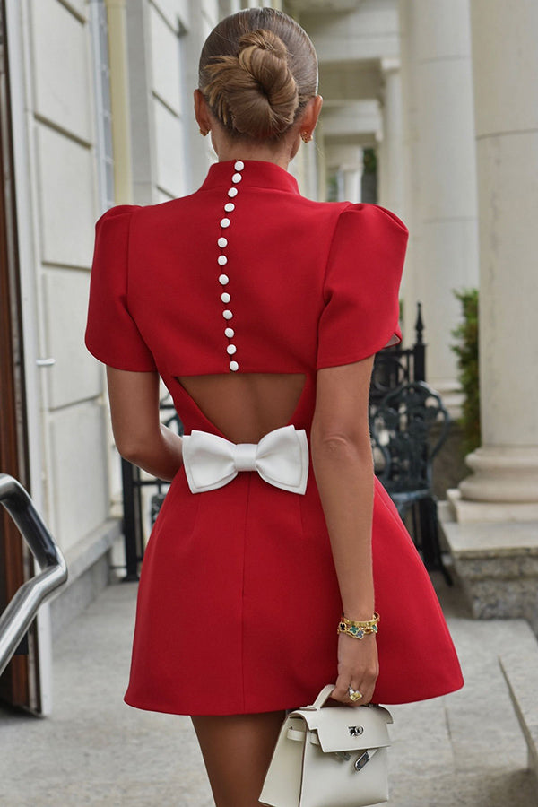 Robe courte fendue à manches courtes et dos nu avec nœud amovible en satin Sweet Moment