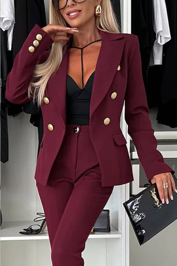 Blazer à revers à manches longues et boutons en métal pour un sentiment de confiance