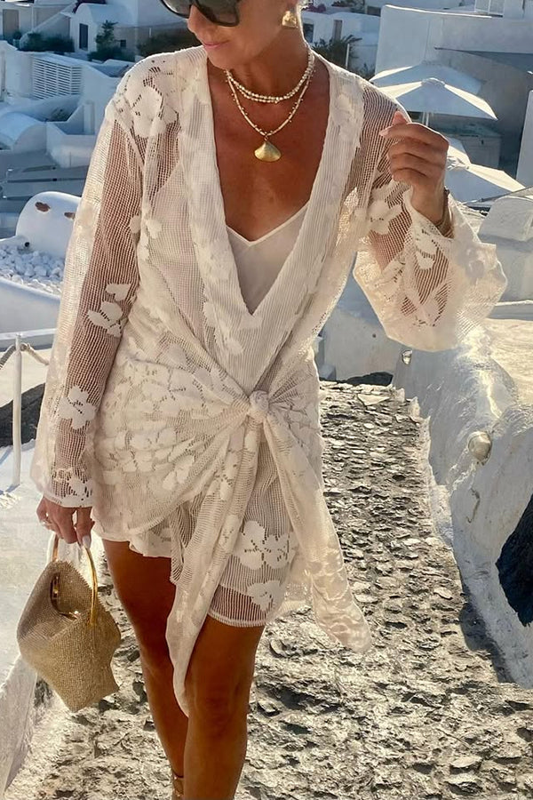 Robe courte cache-cœur à manches longues en dentelle florale, élégante pour la plage, avec lien à nouer 