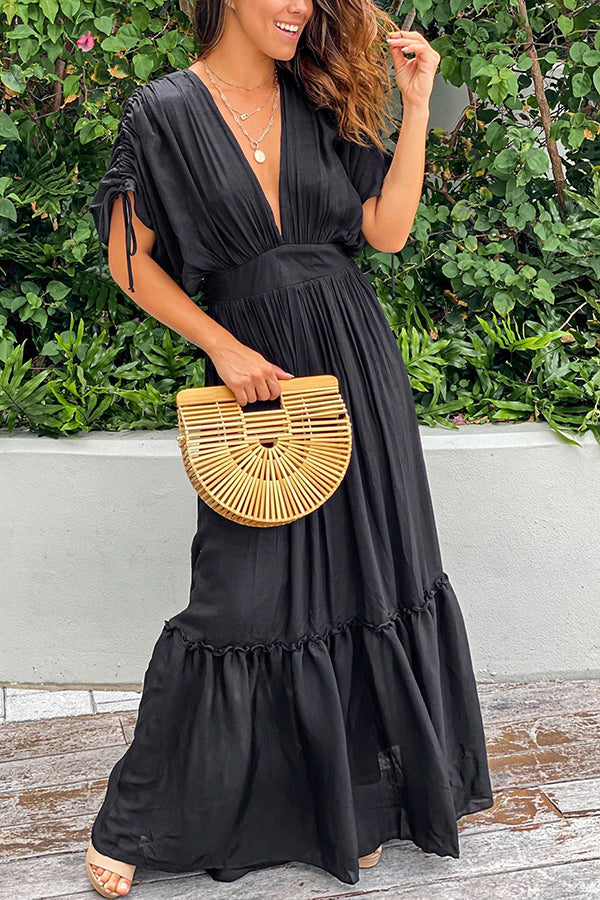 Robe longue noire plissée à volants et manches kimono avec cordon de serrage