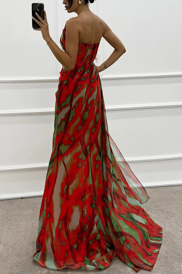 Robe longue plissée fendue à épaules dénudées et imprimé aquarelle avec plumes et détails roses