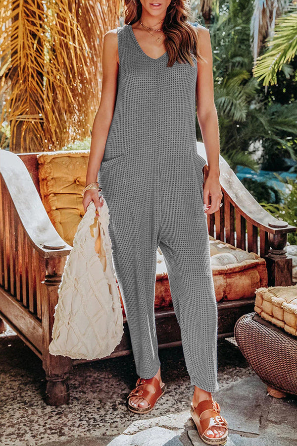 Lässiger, einfarbiger Jumpsuit mit V-Ausschnitt und Taschen 