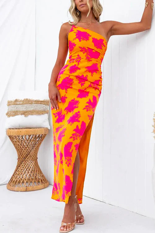 Robe longue imprimée à bretelles asymétriques et fente latérale 