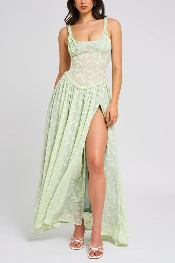 Ulissa – Hellgrünes Maxikleid mit Jacquard-Struktur und quadratischem Ausschnitt und hohem Schlitz
