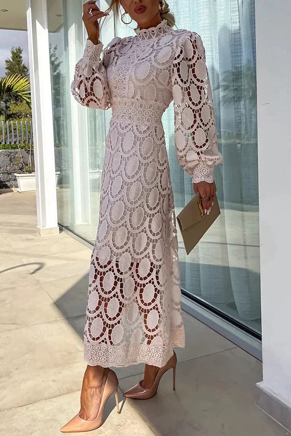 Robe mi-longue de soirée romantique, sensuelle et élégante en dentelle au crochet à manches lanternes 