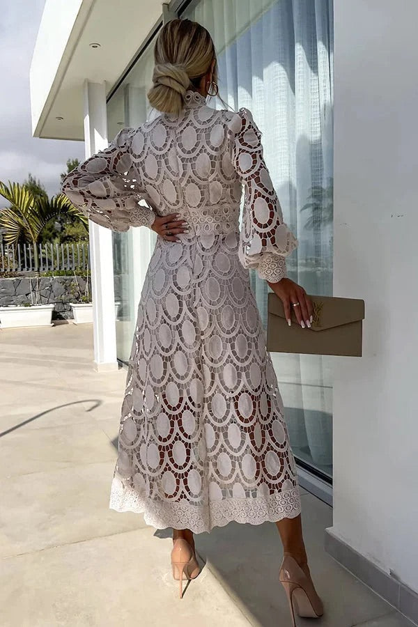 Robe mi-longue de soirée romantique, sensuelle et élégante en dentelle au crochet à manches lanternes 