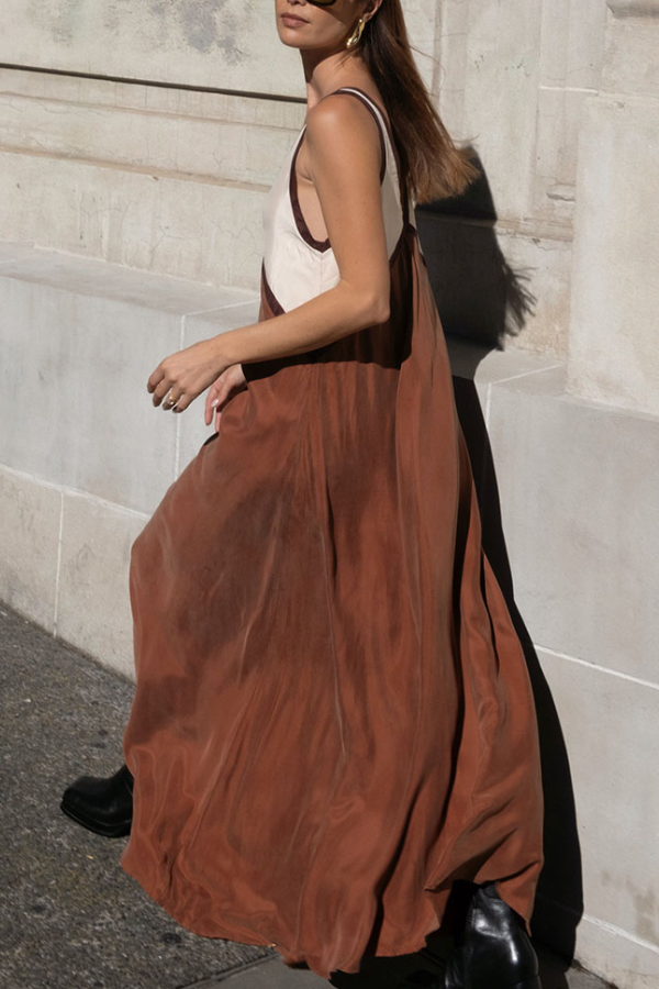 Robe chic à col en V et couleurs contrastées