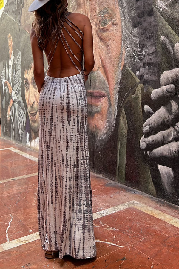 Modernes Stretch-Maxikleid mit Batikmuster und Schnürung auf der Rückseite 