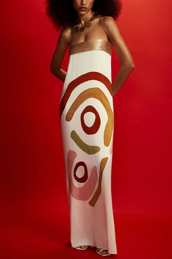 Robe longue sans bretelles à imprimé unique Darlin' avec col en métal plissé