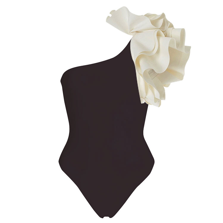 Maillot de bain une pièce à volants et jupe asymétrique 