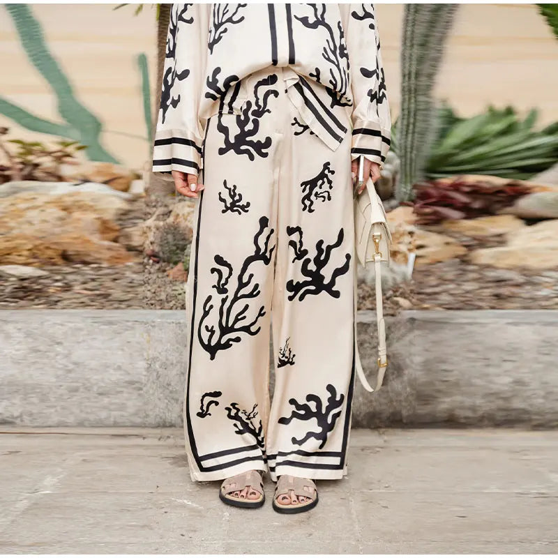 VOM SCHREIBTISCH ZUM ABENDESSEN SATIN-OVERSIZE-BLUSE MIT EINZIGARTIGEM DRUCK UND BUTTON-DOWN-MUSTER 