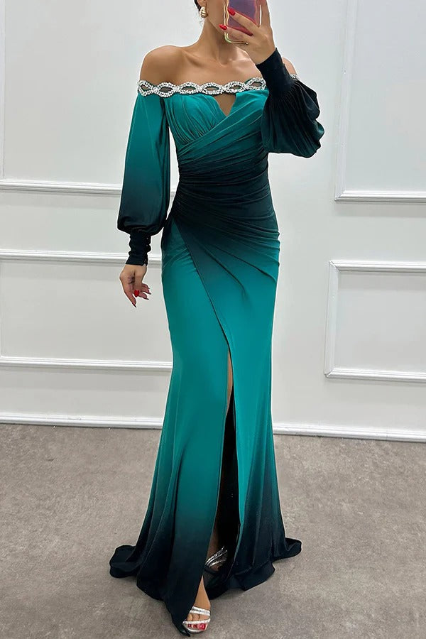 Robe longue Julieta à imprimé dégradé, col bateau, épaules dénudées, détails de pierres précieuses, fente