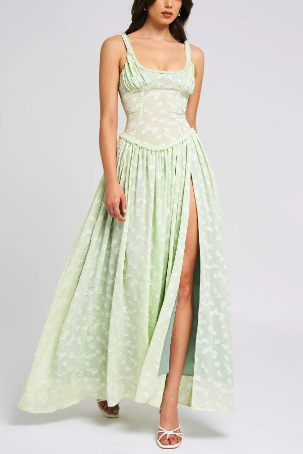 Ulissa – Hellgrünes Maxikleid mit Jacquard-Struktur und quadratischem Ausschnitt und hohem Schlitz