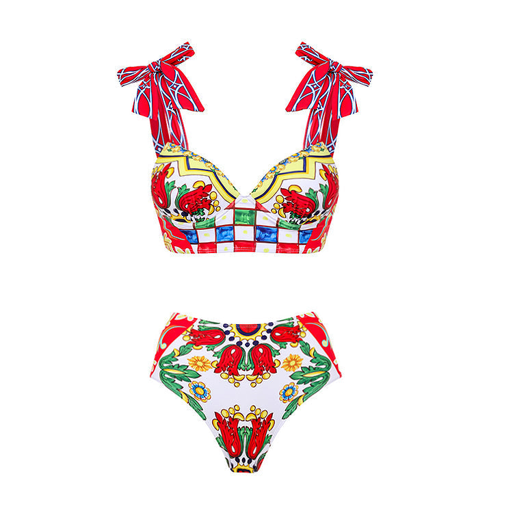 Bikini-Badeanzug und Rock mit Paisley-Print und Fliege 